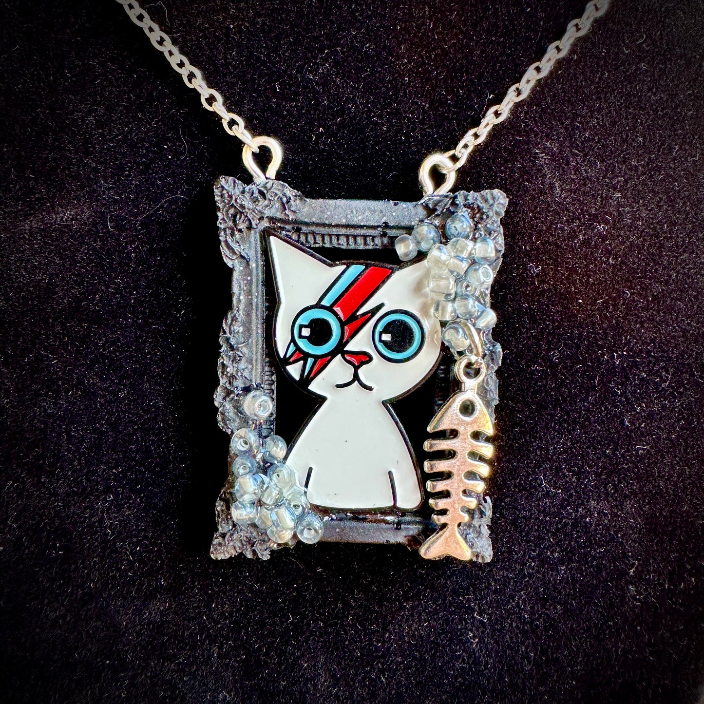 Bowie Cat Frame Pendant Necklace